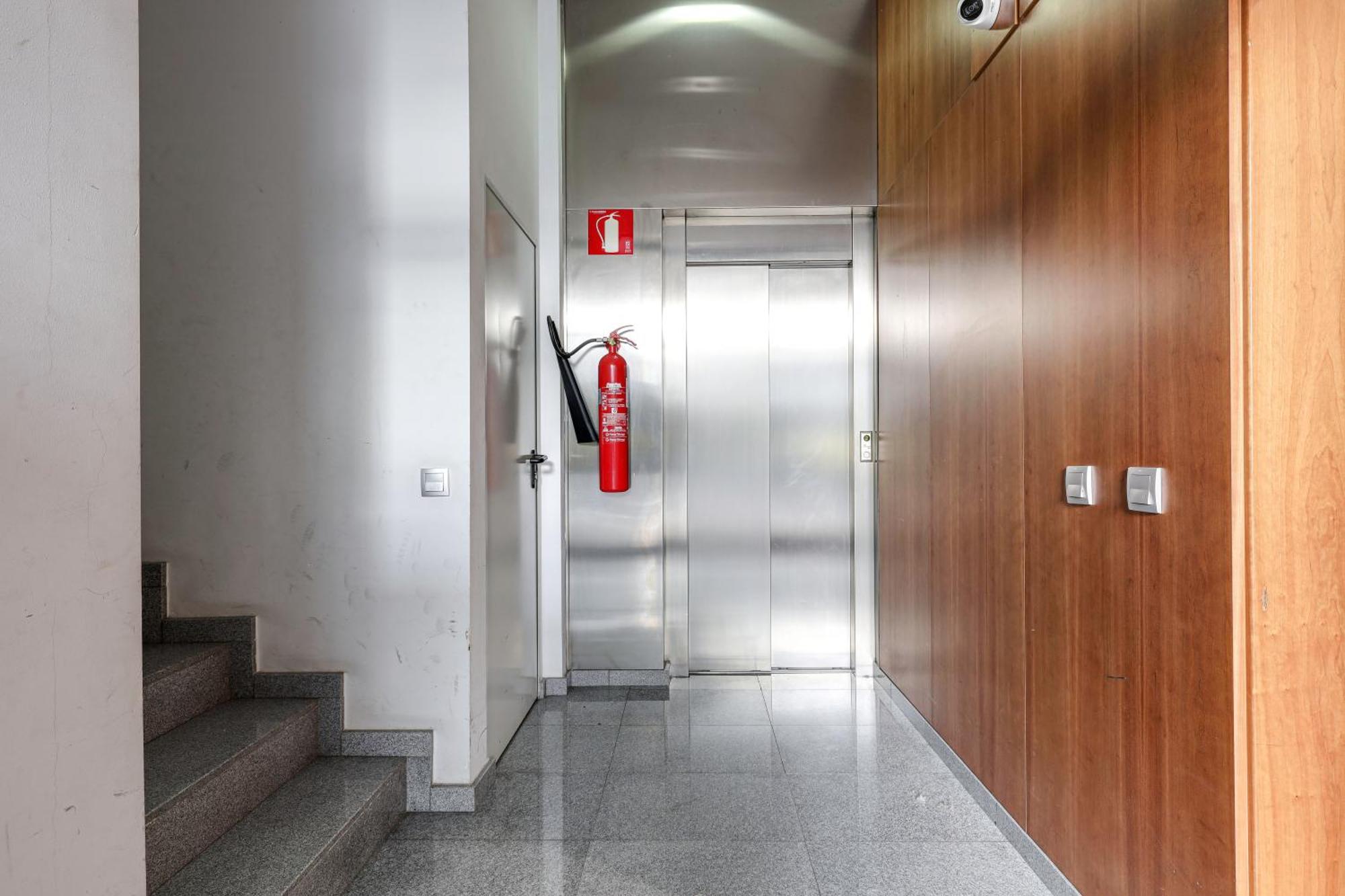 Urban Flats Vallirana Barcelona Exterior photo
